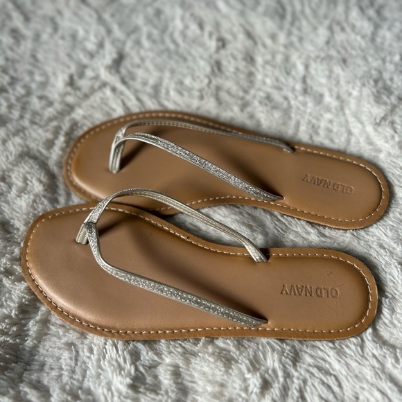 Old Navy Flip Flop sandals - Picture 2 of 5